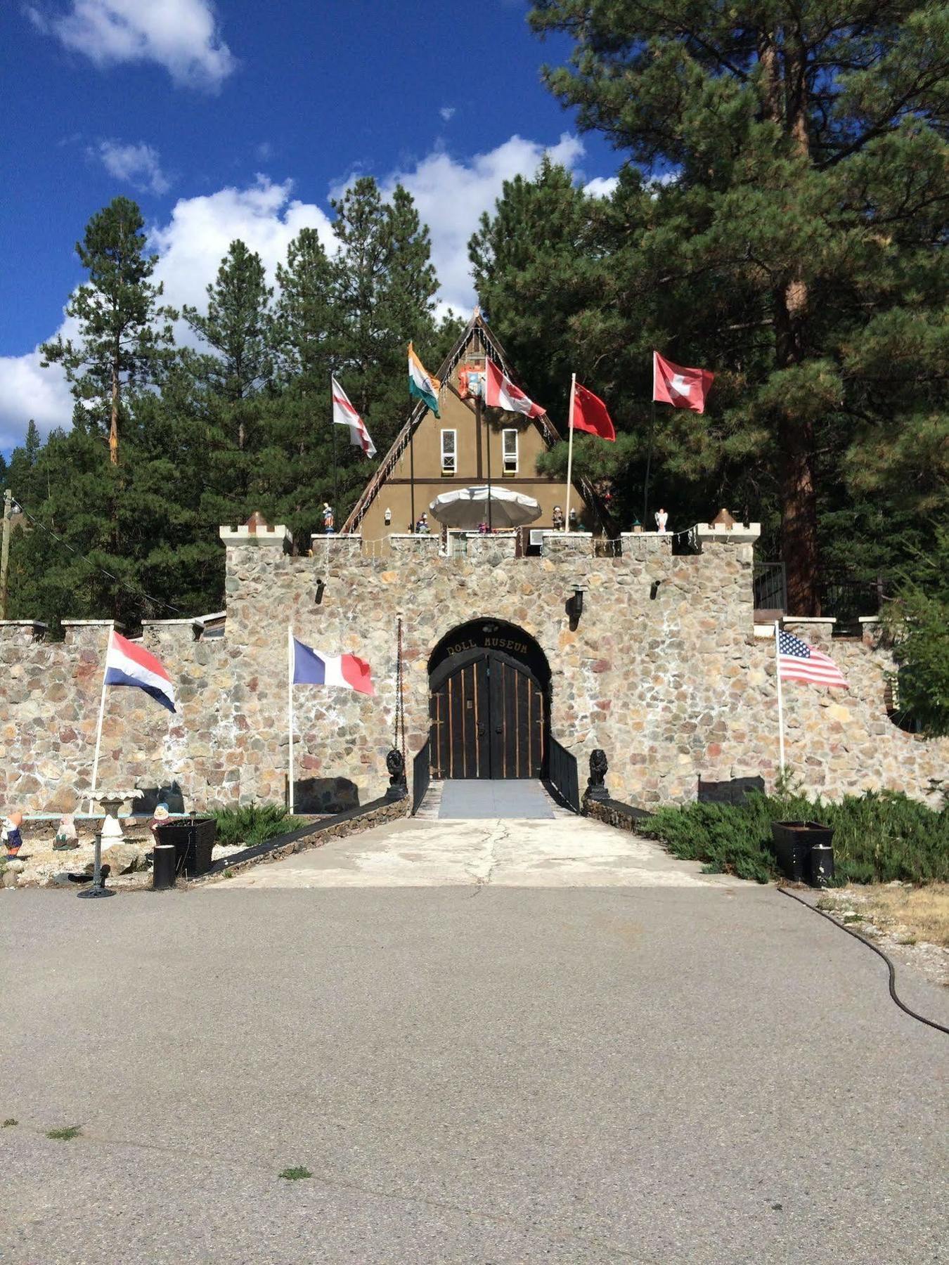 Rainbow Lake Castle Resort Принстаун Екстериор снимка