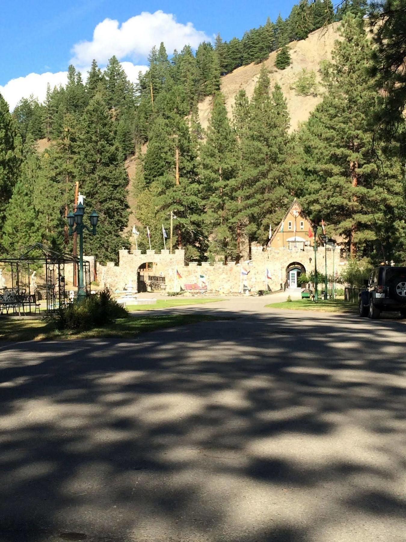 Rainbow Lake Castle Resort Принстаун Екстериор снимка