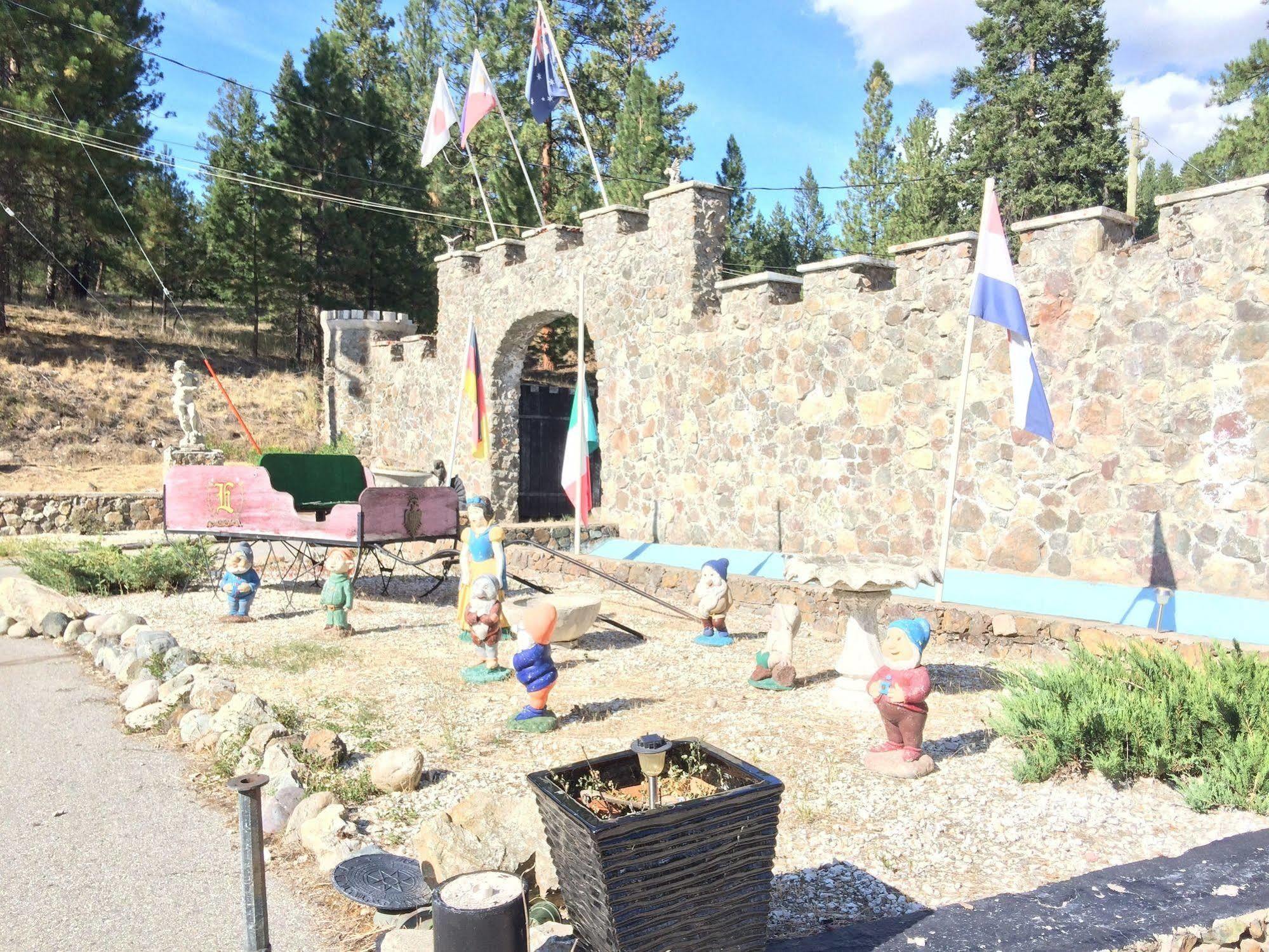 Rainbow Lake Castle Resort Принстаун Екстериор снимка