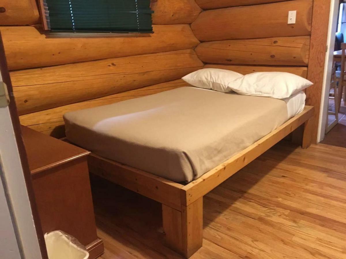 Rainbow Lake Castle Resort Принстаун Екстериор снимка